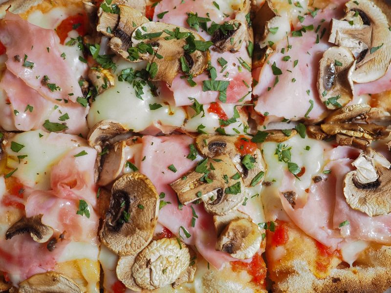 Truffle Mushroom pizza deweys